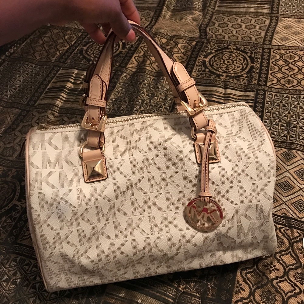 Micheal Kors medium  signature tote